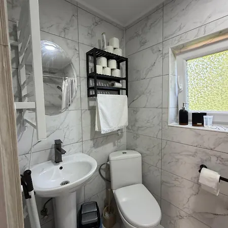Forest Hills Apartment *
